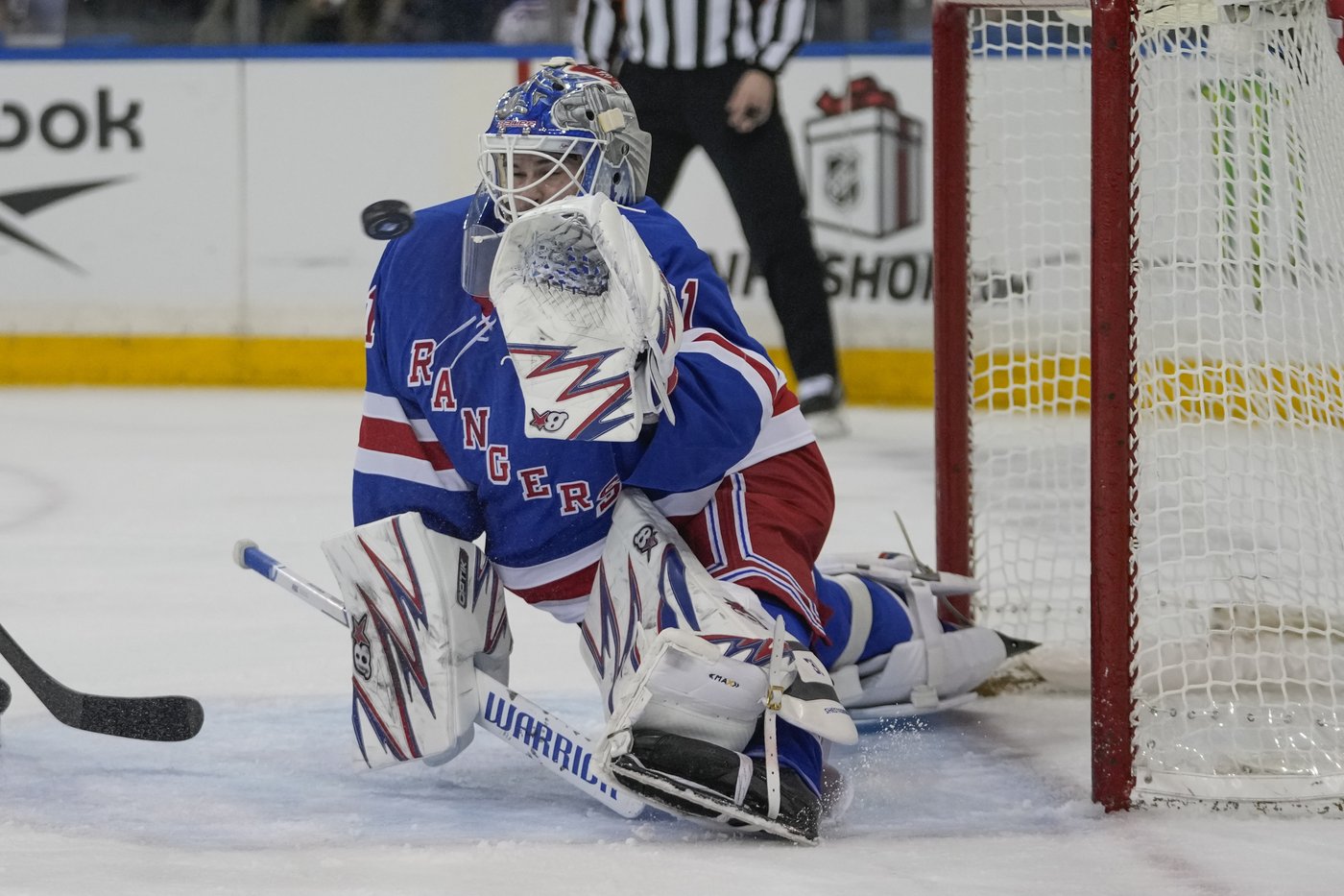 Hall has goal and assist, Soderblom stops 29 shots as Blackhawks beat Rangers 2-1 | iNFOnews.ca