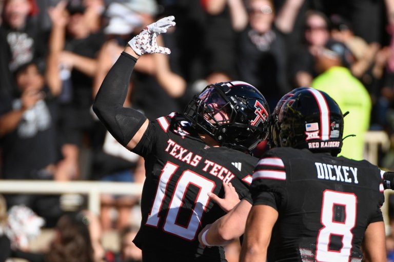 LB's TD: Jacob Rodriguez strikes Heisman pose again as No. 8 Texas Tech routs UCF 48-9 | iNFOnews.ca