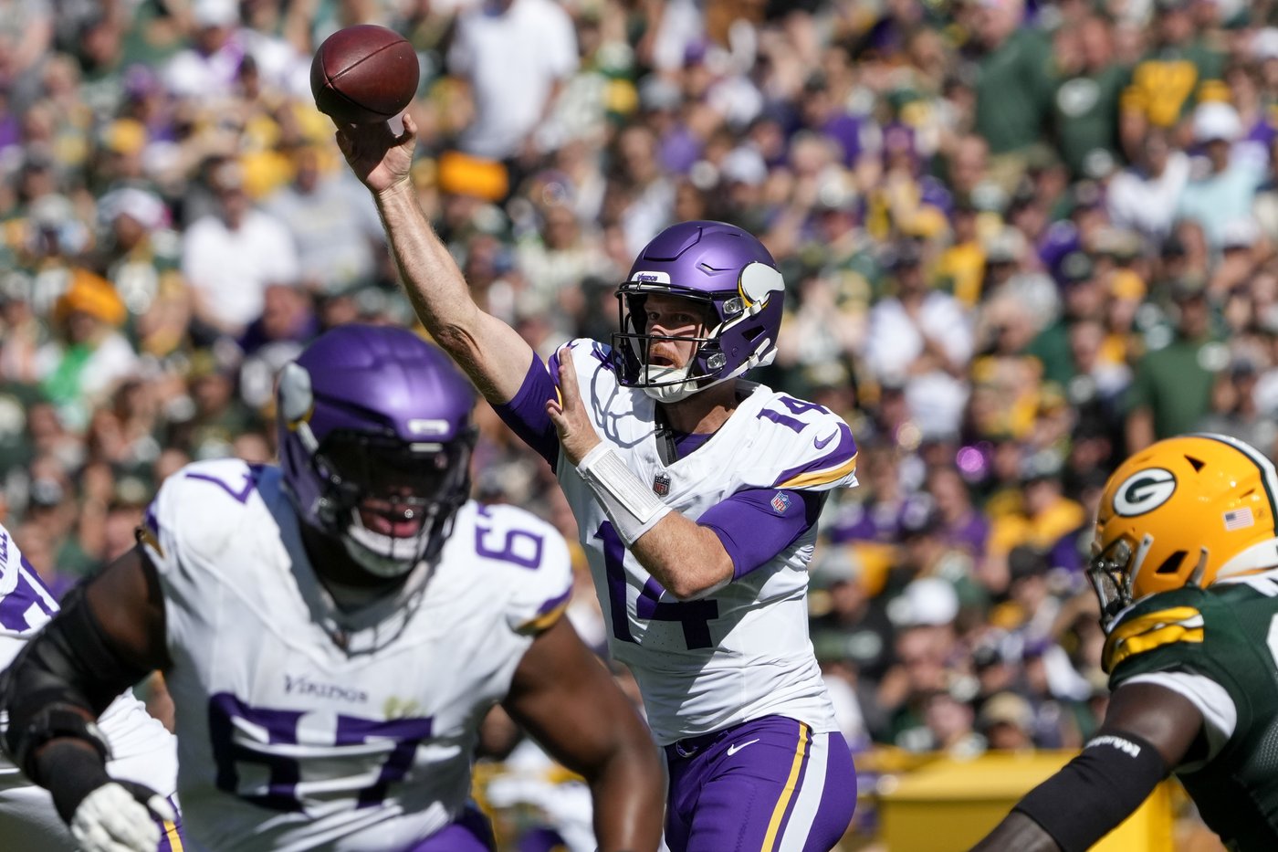Sam Darnold and undefeated Vikings dominate first half and hang on to beat Packers 31-29 | iNFOnews.ca