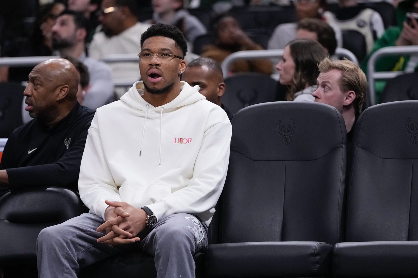 Antetokounmpo remains with Bucks as an extremely hectic NBA trade deadline passes | iNFOnews.ca Antetokounmpo remains with Bucks as an extremely hectic NBA trade deadline passes | iNFOnews.ca