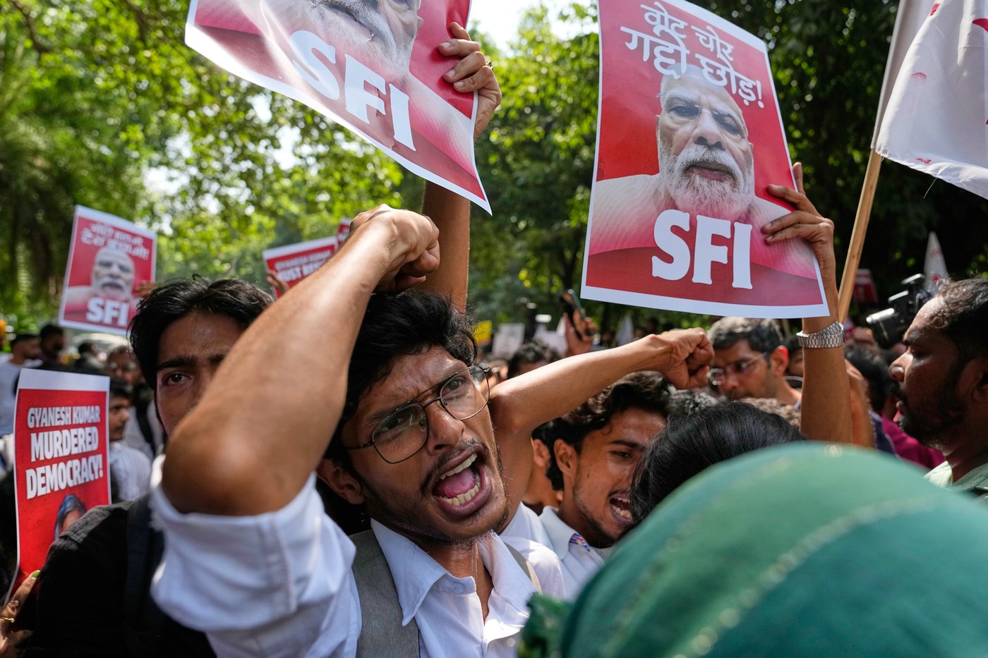 'Cockroach' protesters demand India's election chief resign over voter list changes | iNFOnews.ca 'Cockroach' protesters demand India's election chief resign over voter list changes | iNFOnews.ca