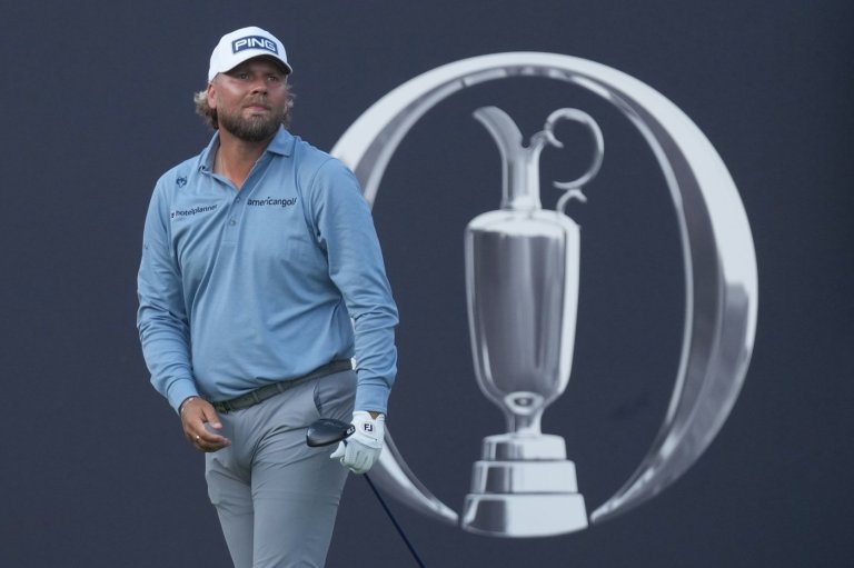 'Sorry, Mum': Cigarette smoker Dan Brown lights up British Open with another strong first round | iNFOnews.ca