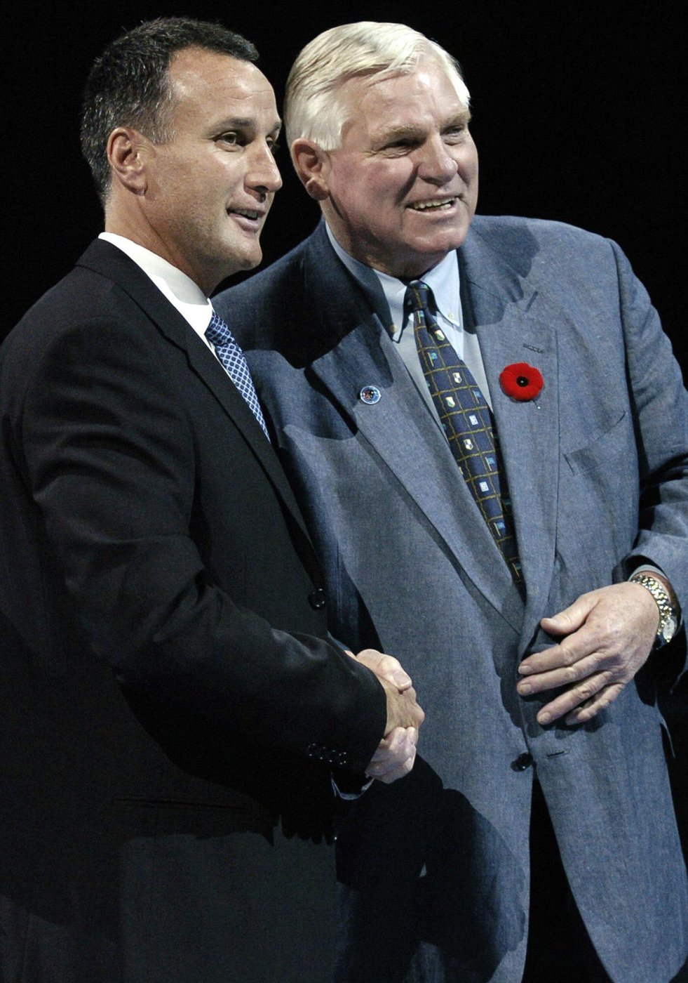 Former Blackhawks forward and Hall of Fame executive Bill Hay has died | iNFOnews.ca