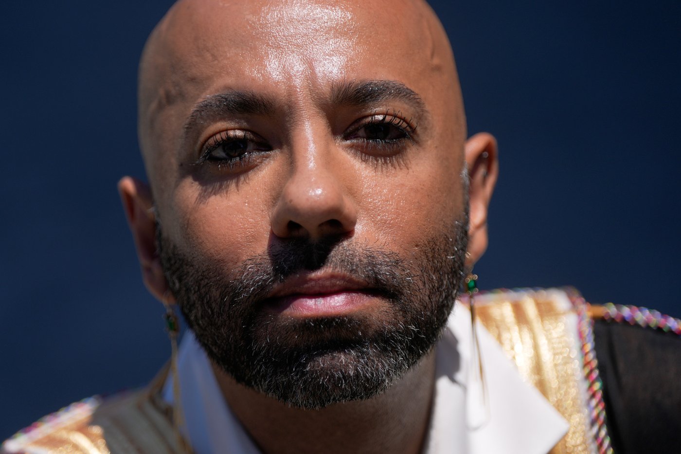 In a rainbow-trimmed robe at the World Cup, a gay Qatari doctor advocates for equal rights | iNFOnews.ca