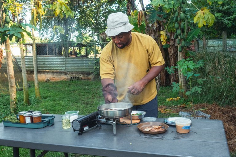 Why eat junk on a camping trip? Tips and recipes for nutritious food on the trail | iNFOnews.ca