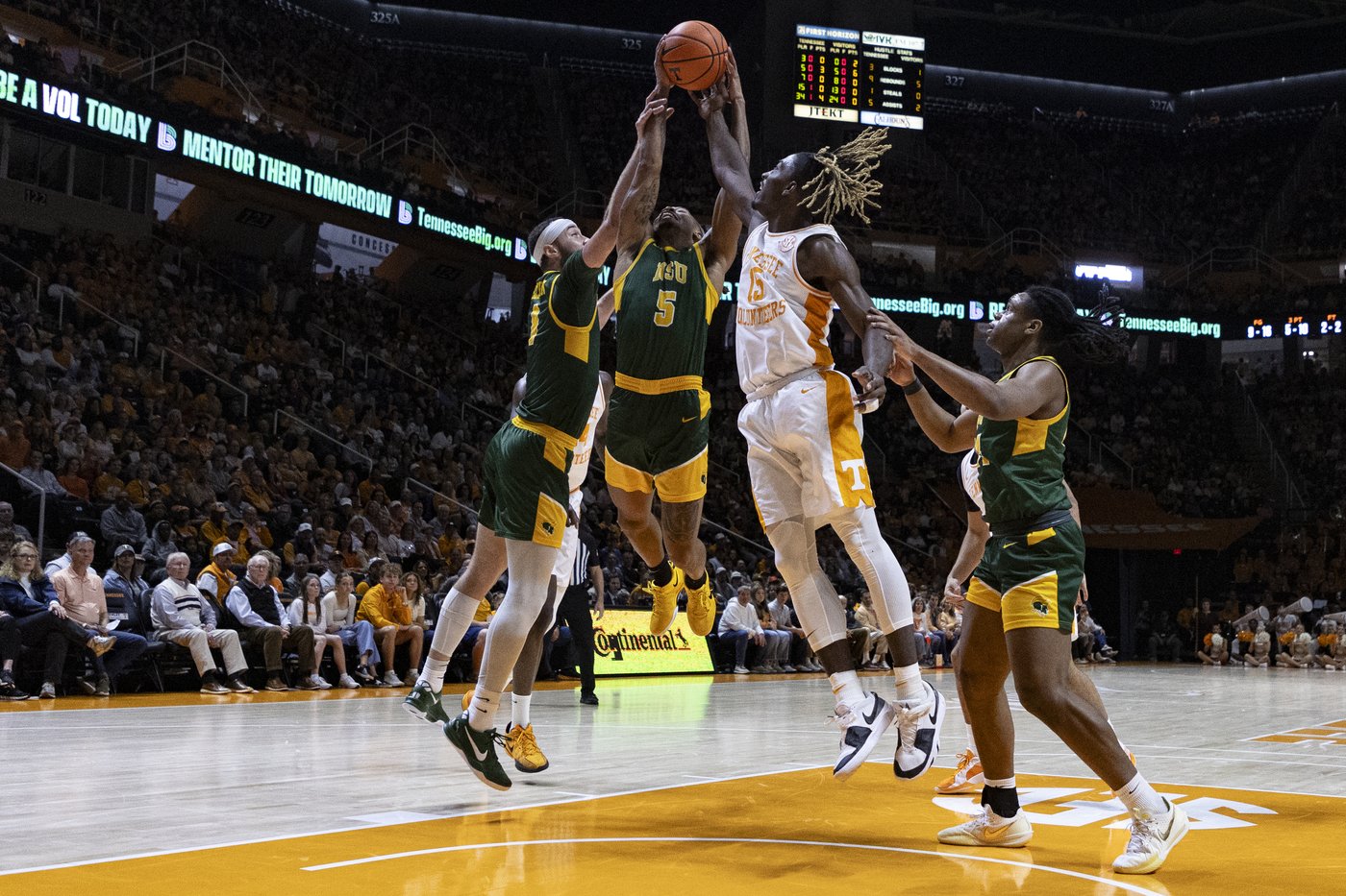 Chaz Lanier scores 24 to lead No. 1 Tennessee over Norfolk State 67-52 | iNFOnews.ca Chaz Lanier scores 24 to lead No. 1 Tennessee over Norfolk State 67-52 | iNFOnews.ca