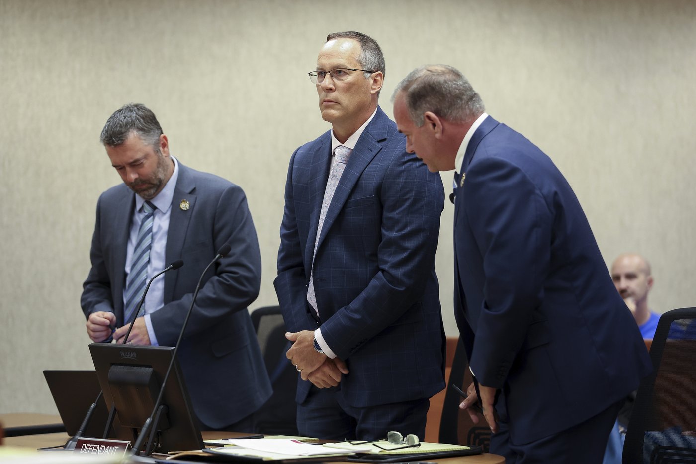 Judge throws out murder charge against Michigan officer who struck a fleeing man | iNFOnews.ca