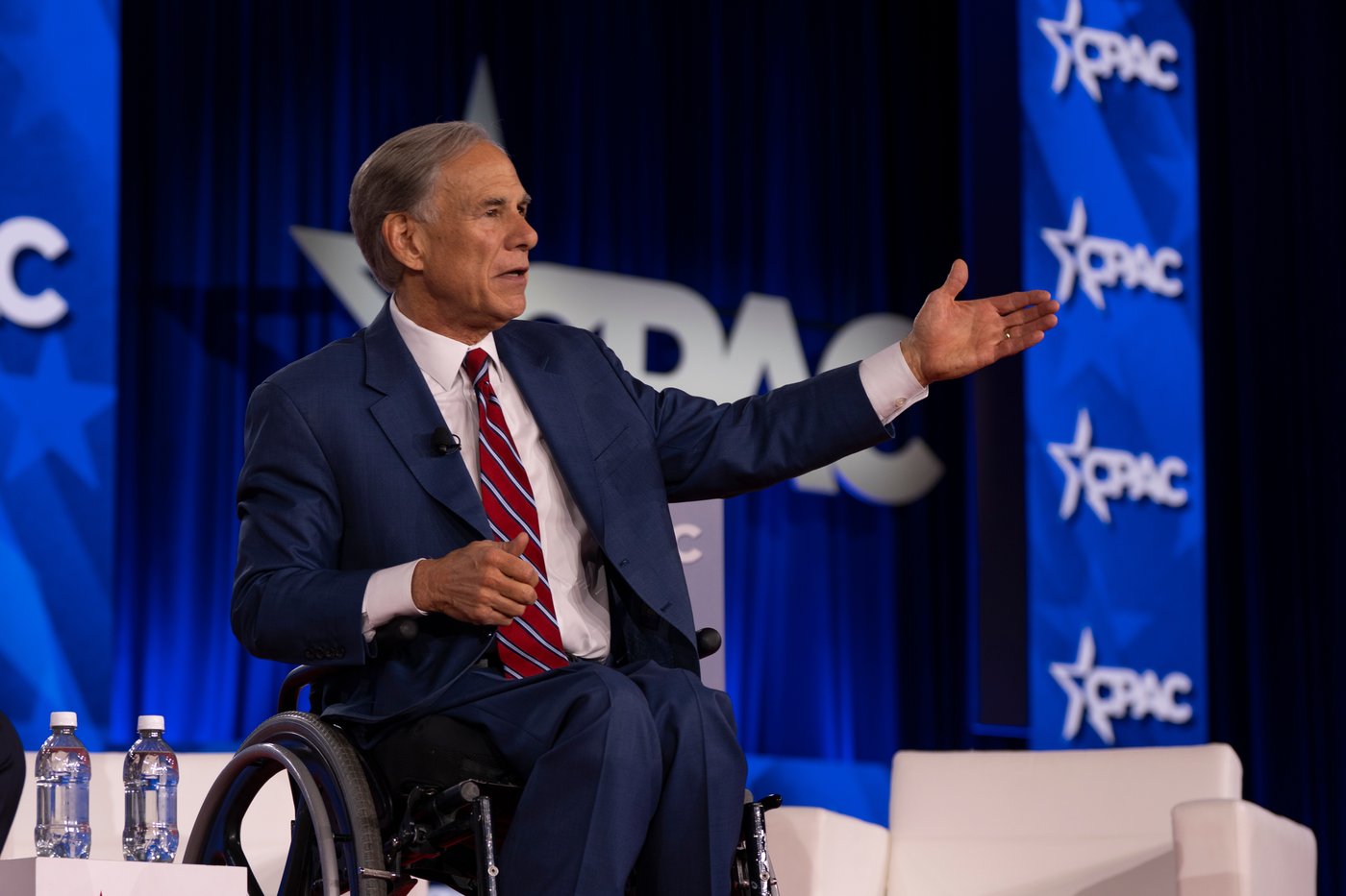 Houston changes ordinance limiting cooperation with ICE after pressure from governor | iNFOnews.ca