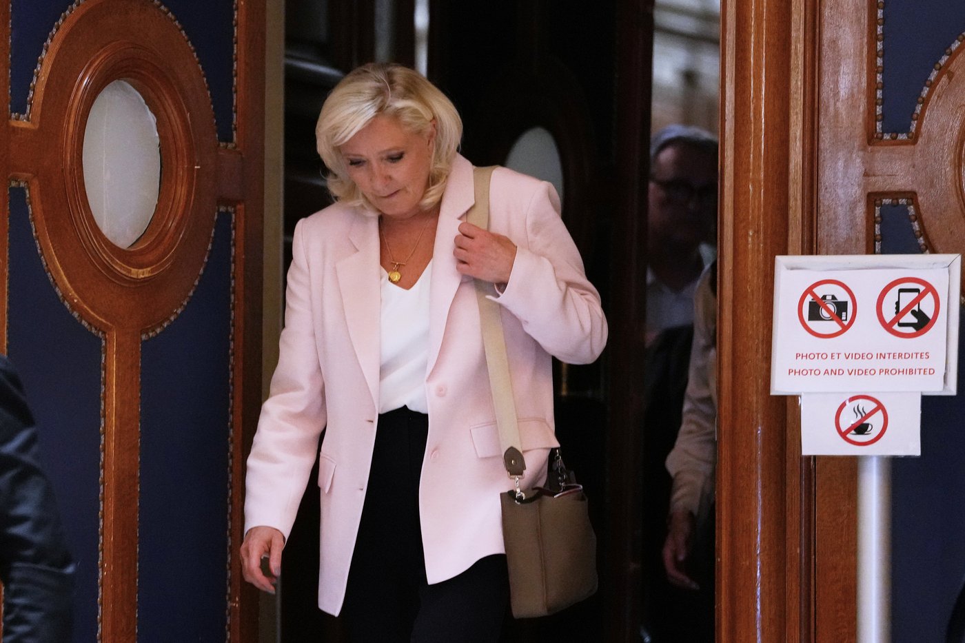 Le Pen says she'll run for French presidency next year despite court-ordered monitor | iNFOnews.ca Le Pen says she'll run for French presidency next year despite court-ordered monitor | iNFOnews.ca