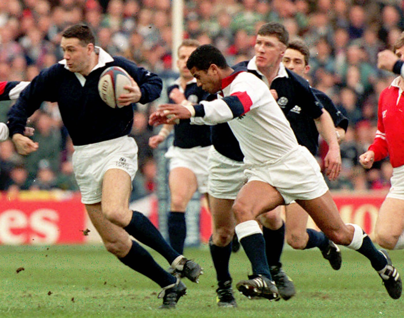 Scott Hastings, Scotland rugby great who played alongside his brother Gavin, dies at age 61 | iNFOnews.ca