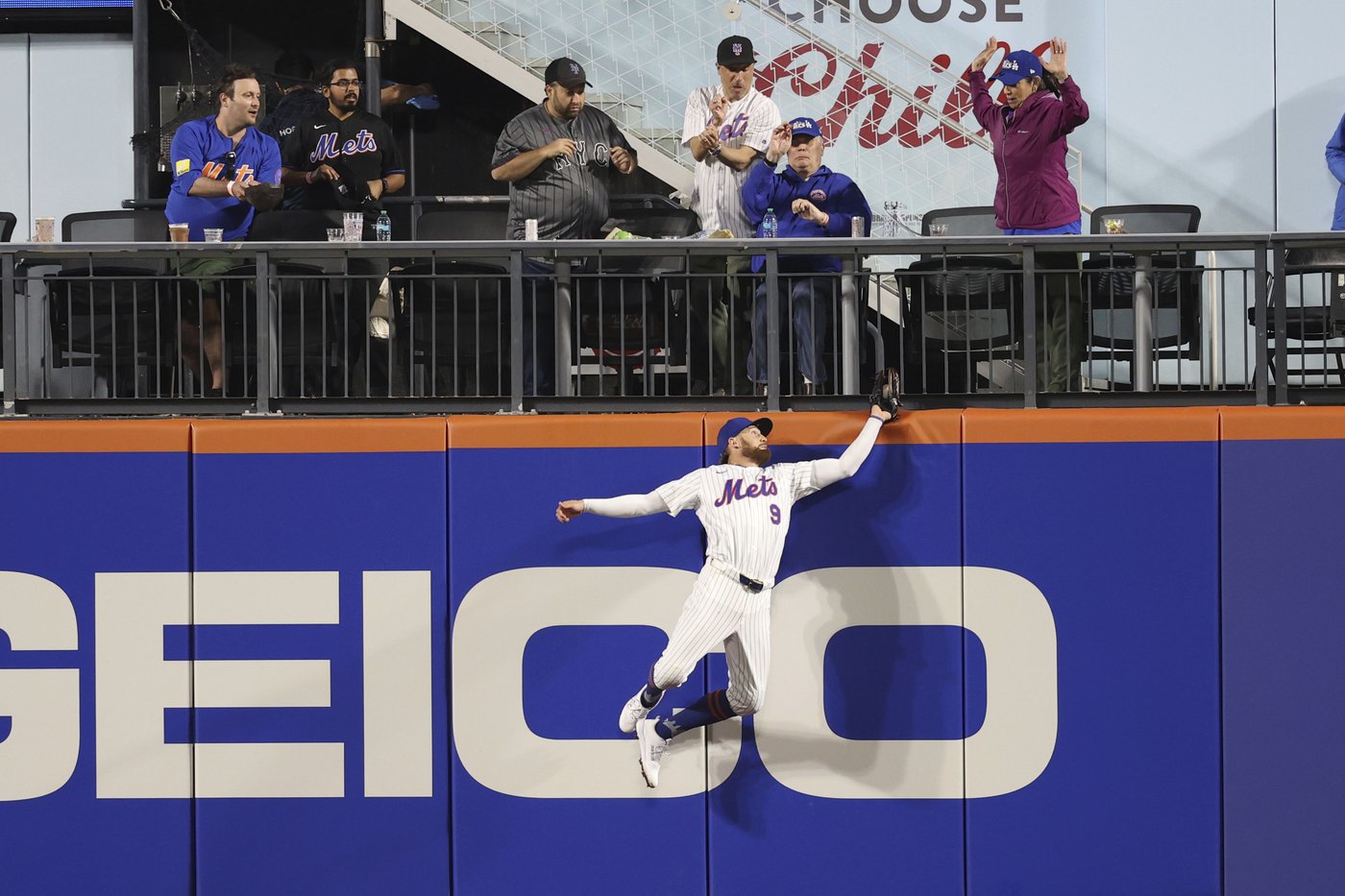 Vientos scratched from Mets' lineup with abdominal soreness. Nimmo exits due to stiff neck | iNFOnews.ca Vientos scratched from Mets' lineup with abdominal soreness. Nimmo exits due to stiff neck | iNFOnews.ca