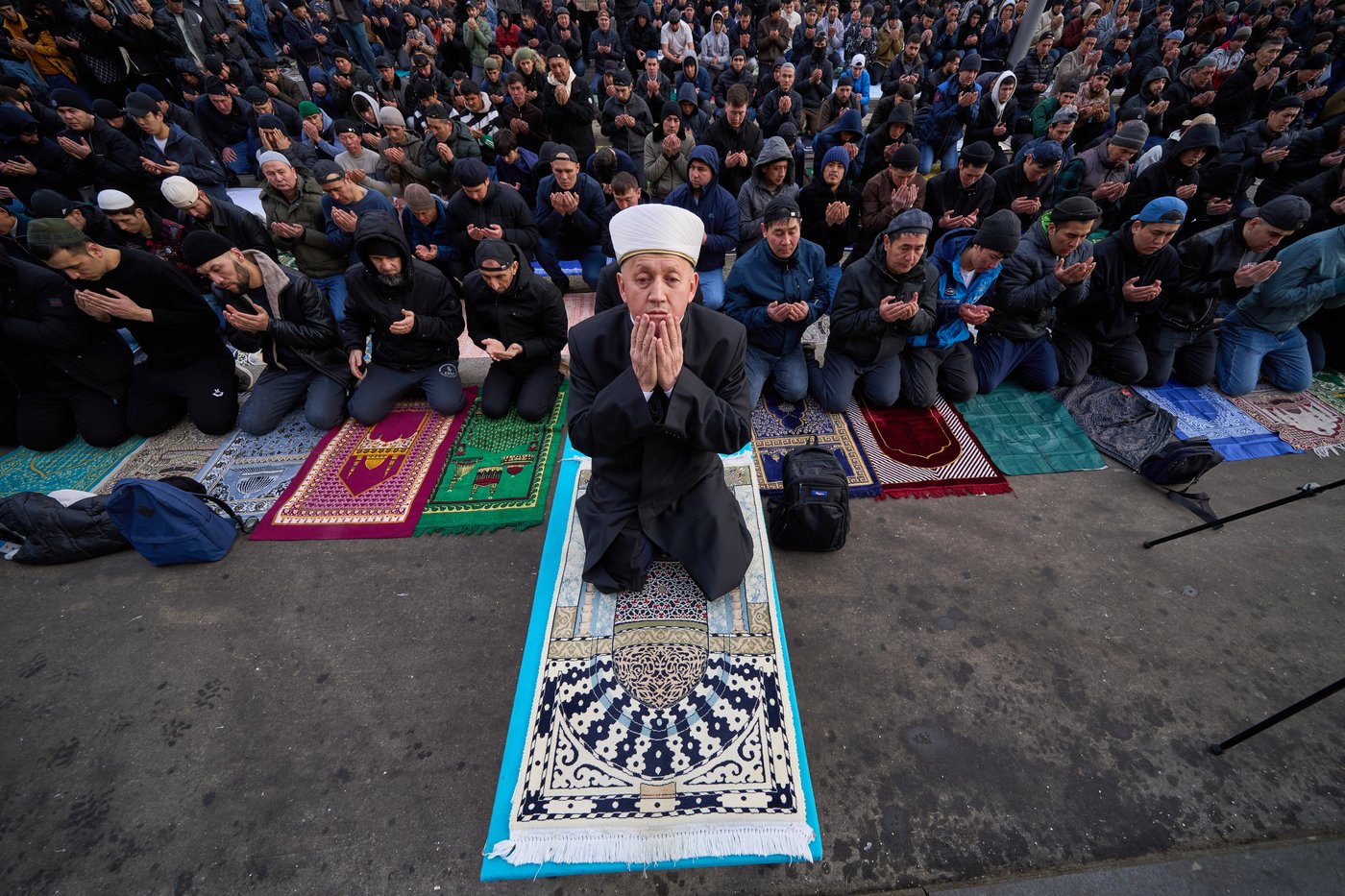 A look at celebrations for Eid al-Fitr around the world, in photos | iNFOnews.ca
