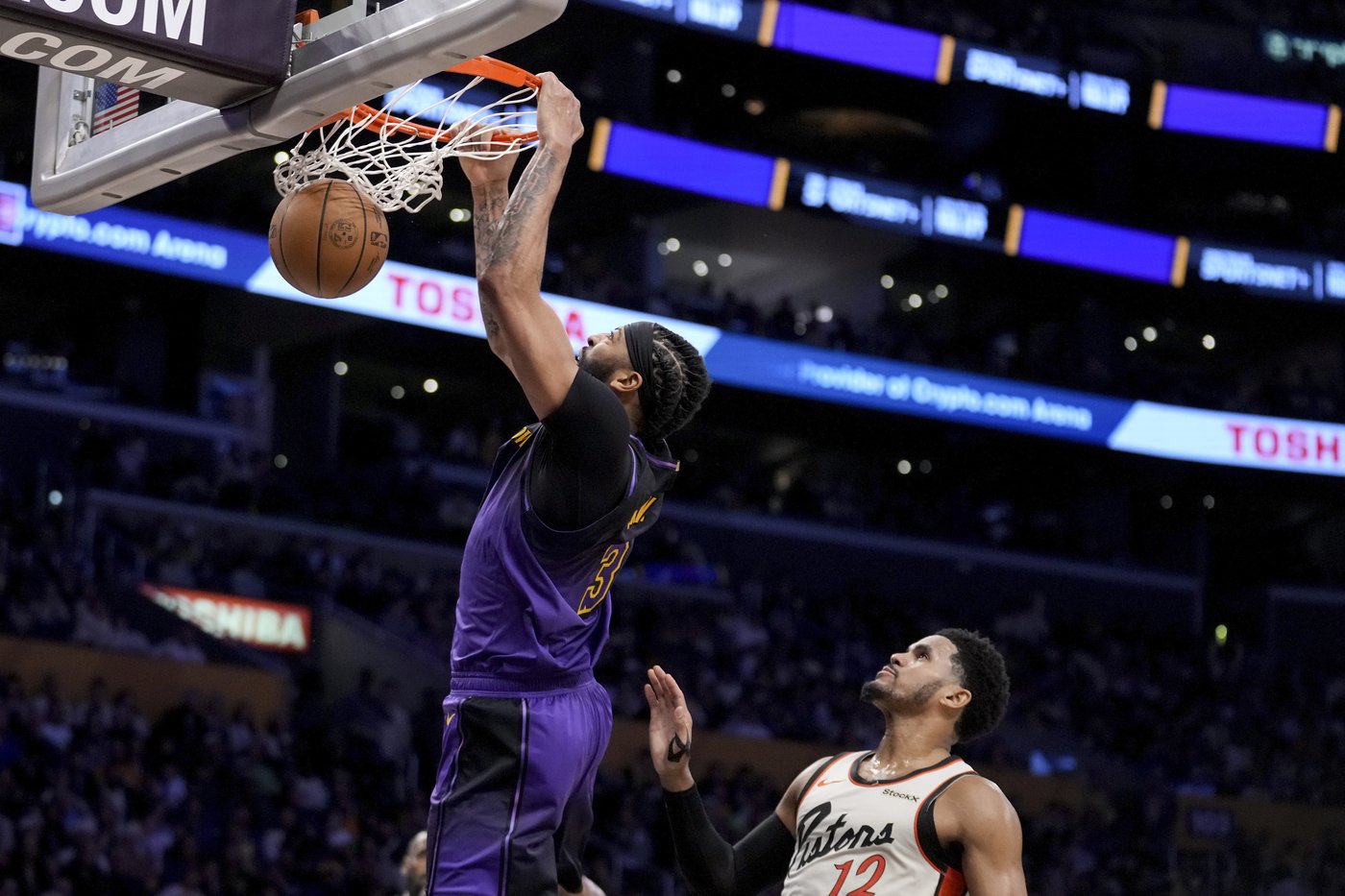 LeBron James out, Anthony Davis game-time decision for Lakers against Kings | iNFOnews.ca