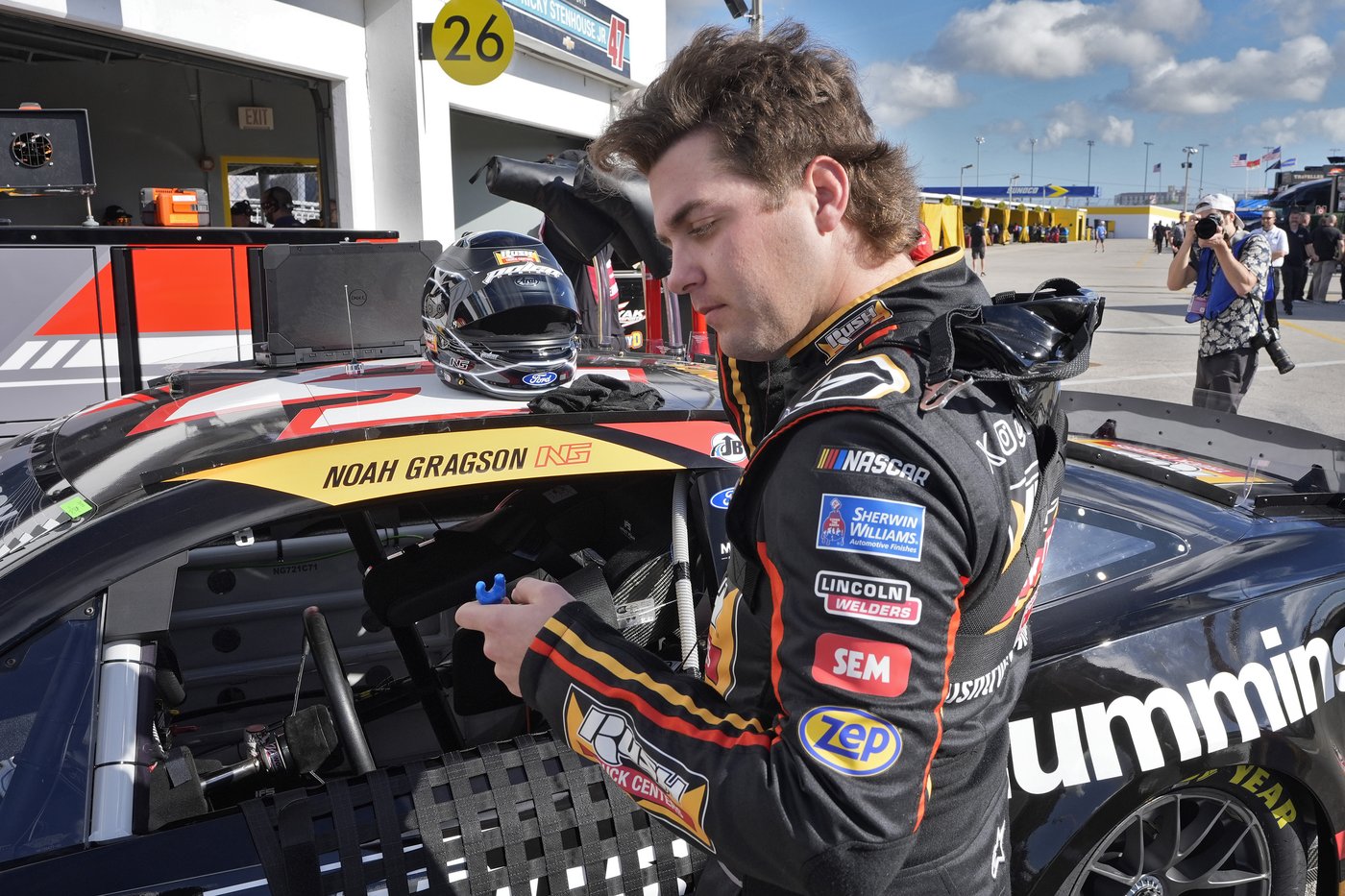 Denny Hamlin leads fast group of Toyotas in NASCAR's opening practice for the Daytona 500 | iNFOnews.ca