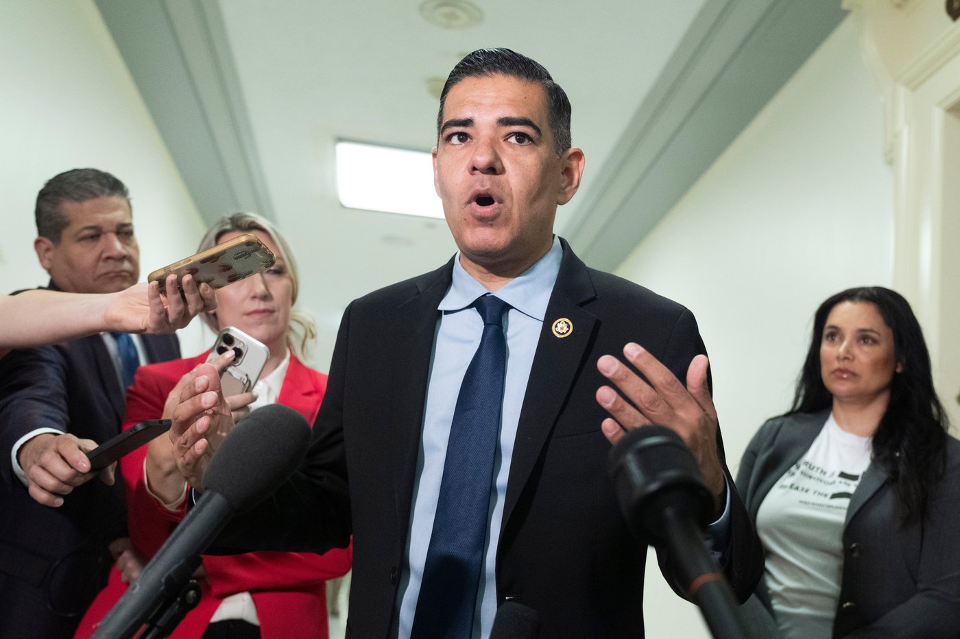 Bondi refuses to answer lawmakers' questions about Trump's involvement in Epstein files release | iNFOnews.ca
