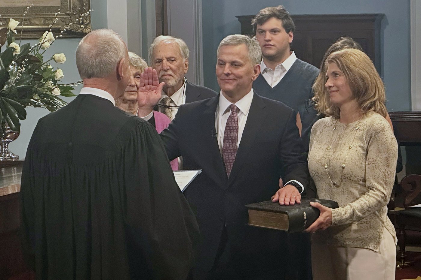 North Carolina’s latest Democratic governor is sworn in | iNFOnews.ca