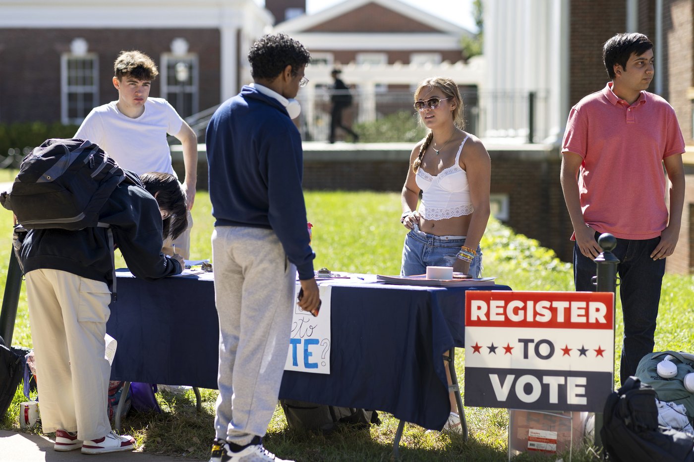 US voters hear a stark message in the presidential race: The country's fate is on the line | iNFOnews.ca