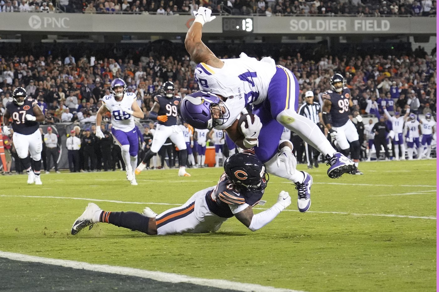J.J. McCarthy rallies Vikings in 4th quarter of his debut for 27-24 win over Bears | iNFOnews.ca