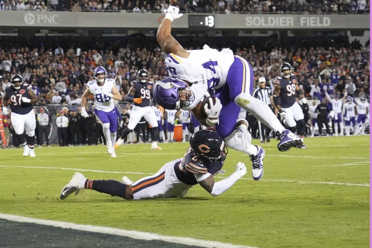 J.J. McCarthy comes on strong down stretch in debut as Vikings beat Bears 27-24 in opener | iNFOnews.ca