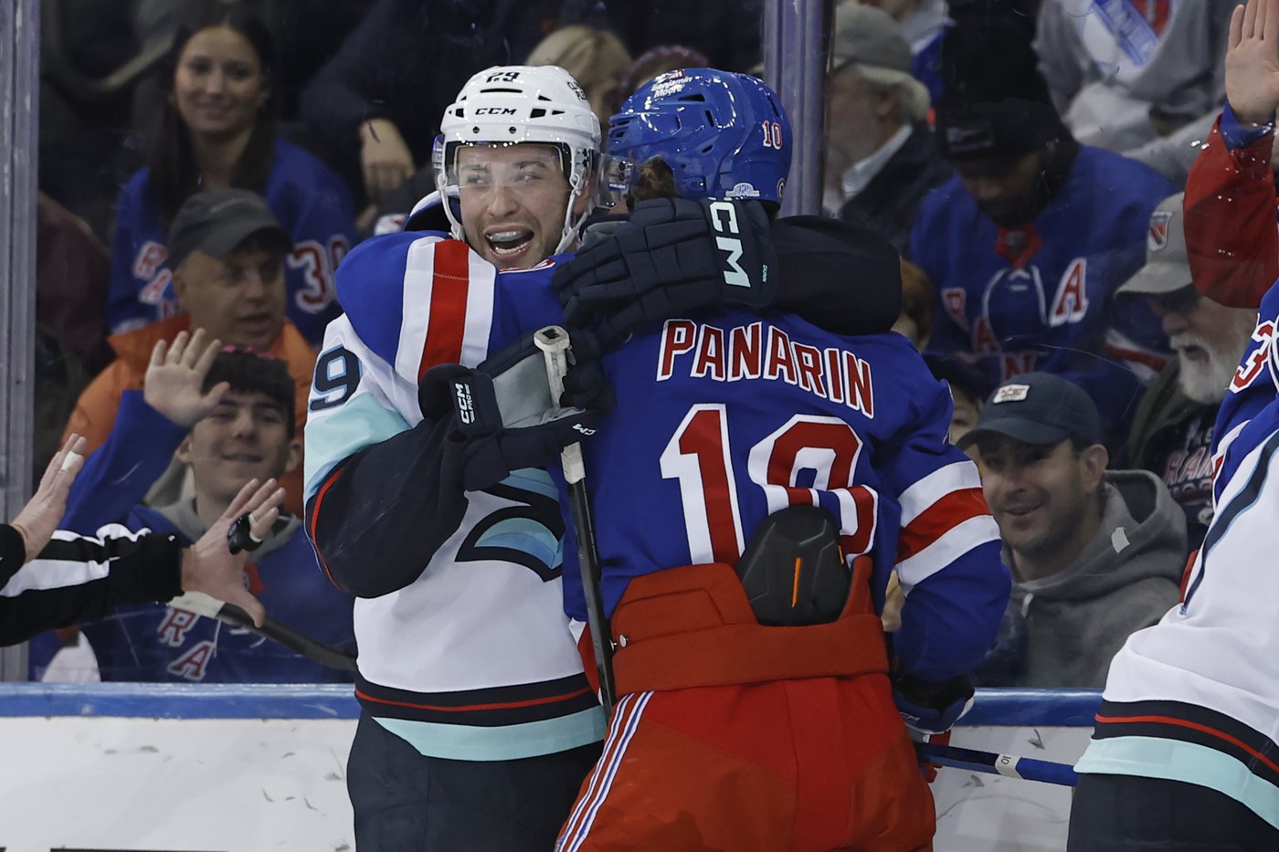 Bjorkstrand scores twice as Kraken rally past Rangers for a 7-5 win | iNFOnews.ca Bjorkstrand scores twice as Kraken rally past Rangers for a 7-5 win | iNFOnews.ca