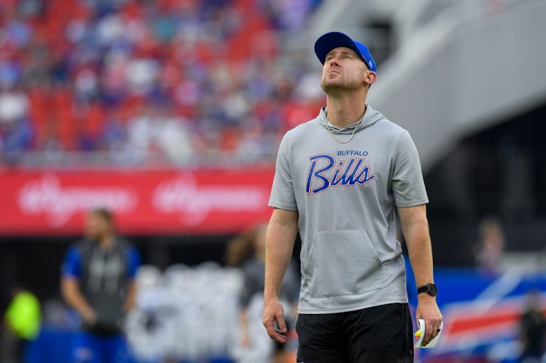 Bills coach Joe Brady enjoys father-son moment before team holds first practice in new stadium | iNFOnews.ca