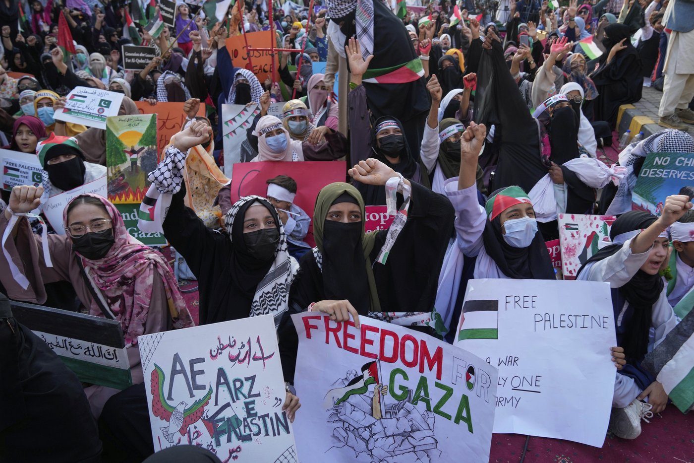Thousands of Islamists rally in Pakistan against Israel’s bombing in Gaza | iNFOnews.ca