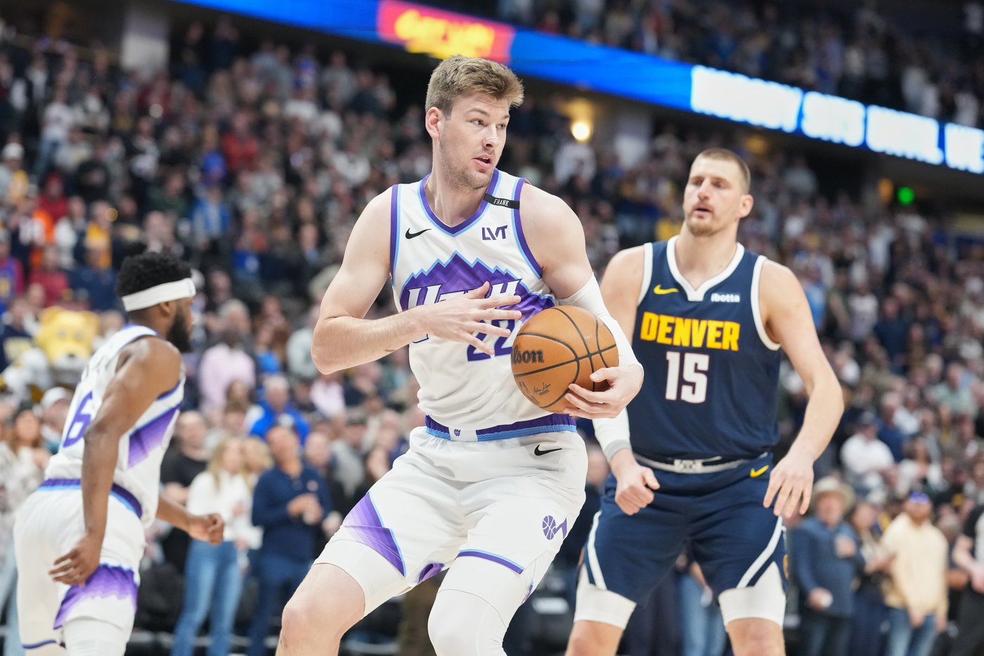 Jokic's triple-double, Murray and Johnson hit late 3s to rally Nuggets by Jazz, 135-129 | iNFOnews.ca Jokic's triple-double, Murray and Johnson hit late 3s to rally Nuggets by Jazz, 135-129 | iNFOnews.ca