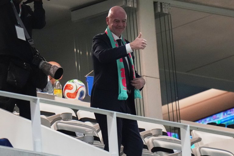Sheinbaum meets FIFA's Infantino to review Mexico's 2026 World Cup preparations | iNFOnews.ca