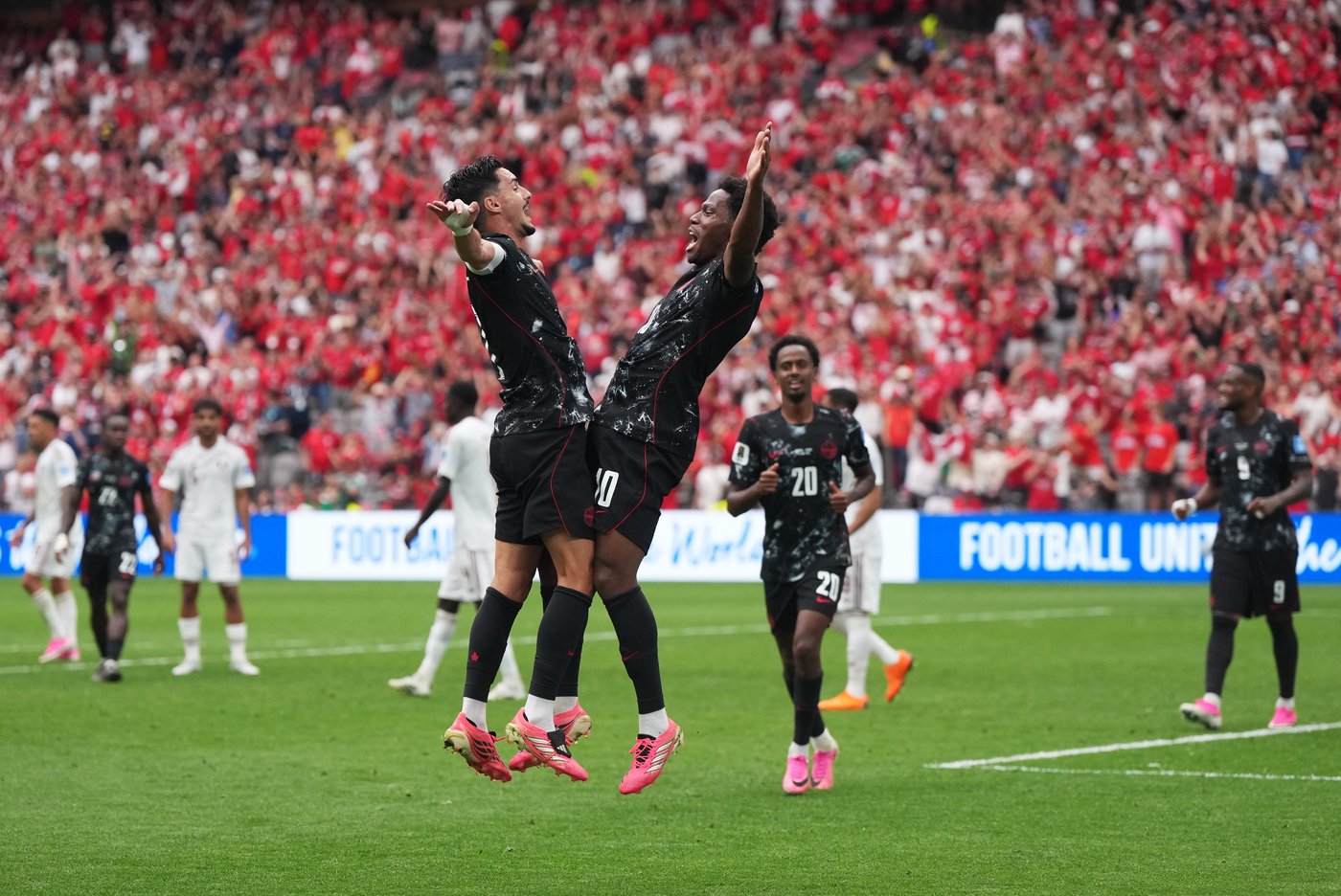 Canada routs Qatar 6-0 for historic first win at FIFA World Cup | iNFOnews.ca