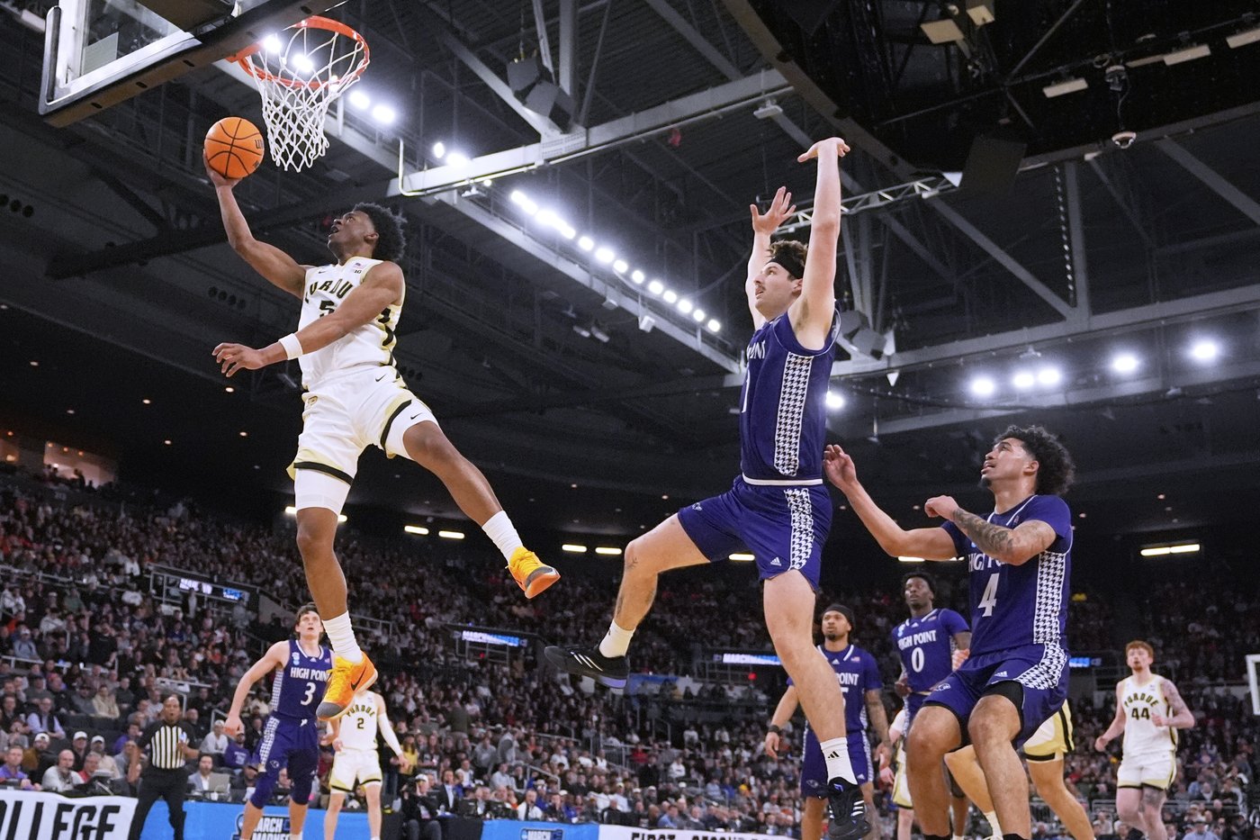 Kaufman-Renn scores 21 to help Purdue hold off High Point in the NCAA Tournament | iNFOnews.ca