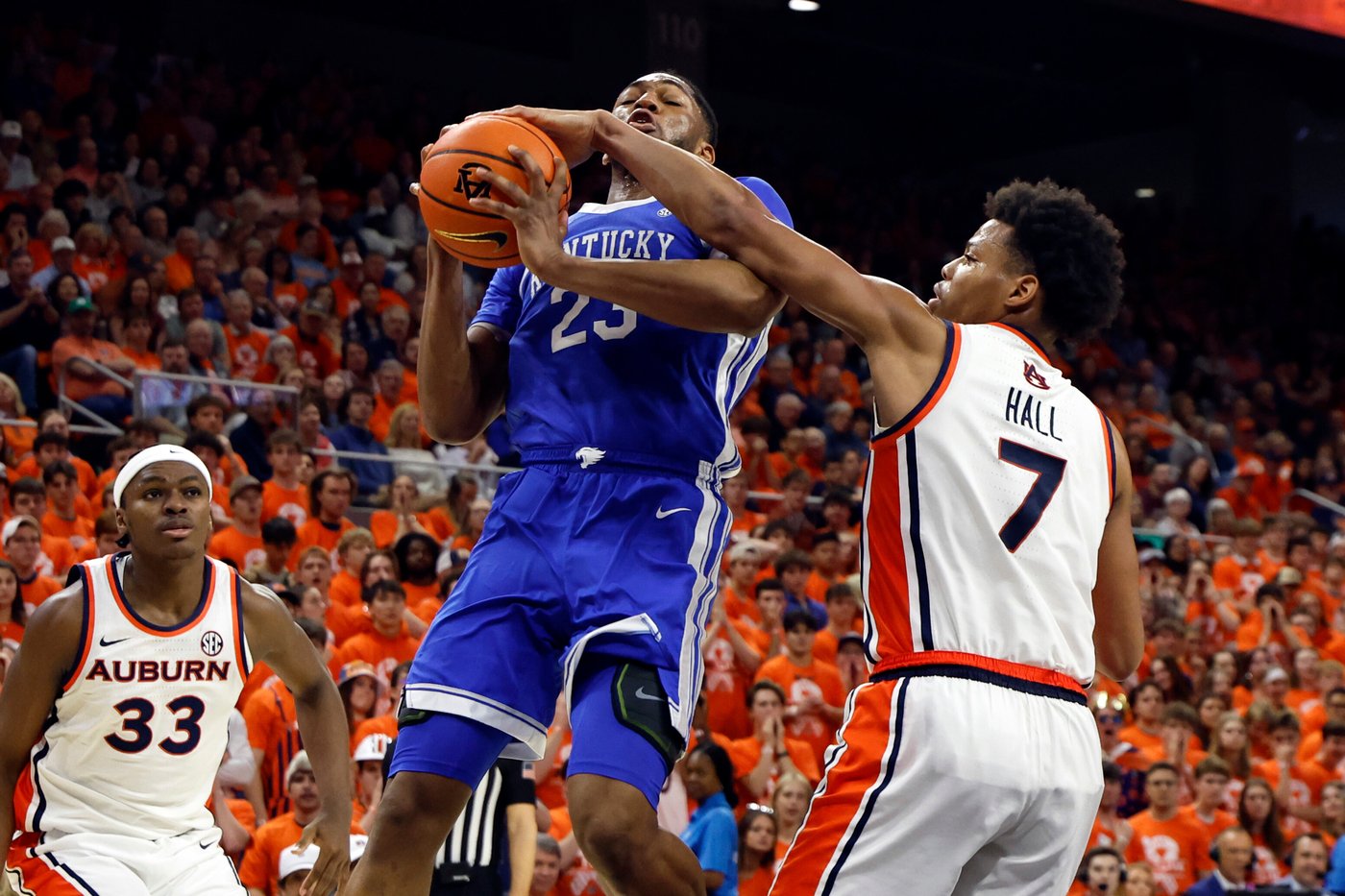 Murphy, Freeman help Auburn end skid while dealing Kentucky third straight loss, 75-74 | iNFOnews.ca