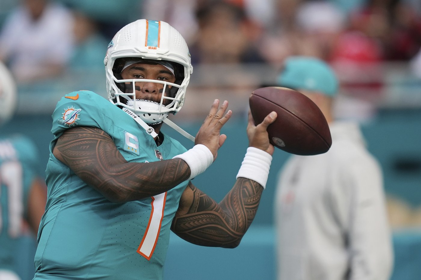 Dolphins QB Tua Tagovailoa out as Miami tries to keep playoff hopes alive against Browns | iNFOnews.ca
