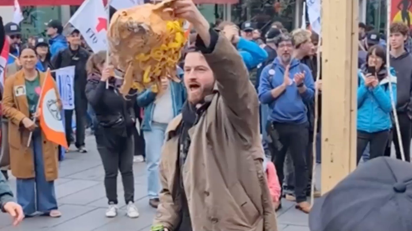 Montreal police launch investigation into mock beheading at May Day protest | iNFOnews.ca