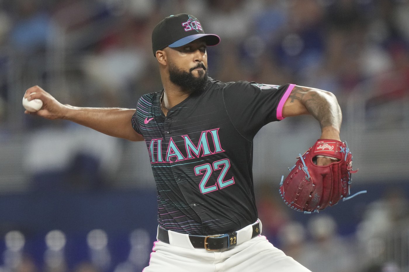 Harper homers and NL East-leading Phillies beat Marlins 4-2 | iNFOnews.ca