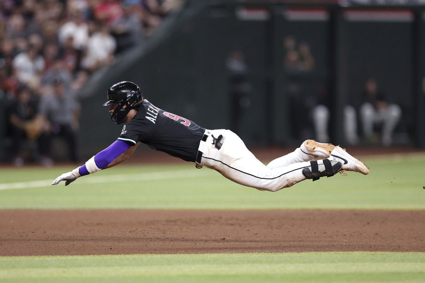 Gurriel doubles in 9th to drive in winning run, Diamondbacks hand Rockies 6th straight loss | iNFOnews.ca