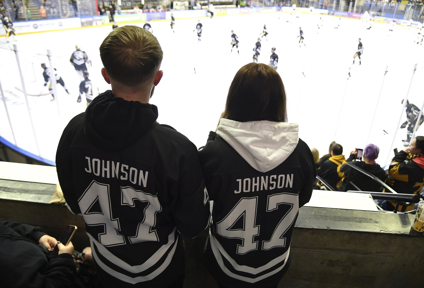 Manslaughter probe continues 1 year after hockey player Adam Johnson's death in England | iNFOnews.ca