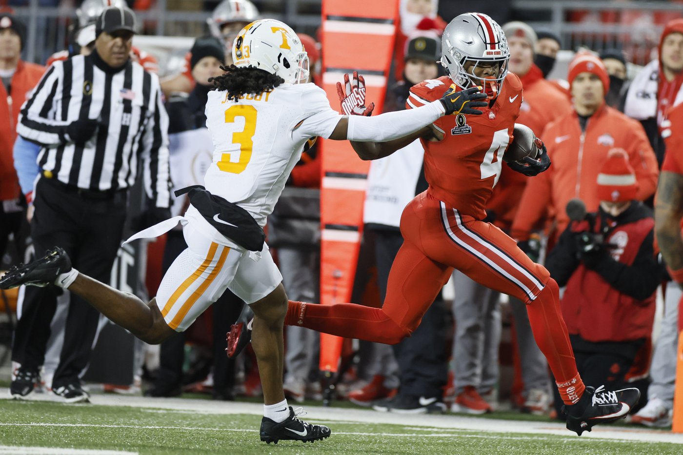 Howard throws 2 TD passes to Smith to help Ohio State rout Tennessee 42-17 in CFP | iNFOnews.ca Howard throws 2 TD passes to Smith to help Ohio State rout Tennessee 42-17 in CFP | iNFOnews.ca