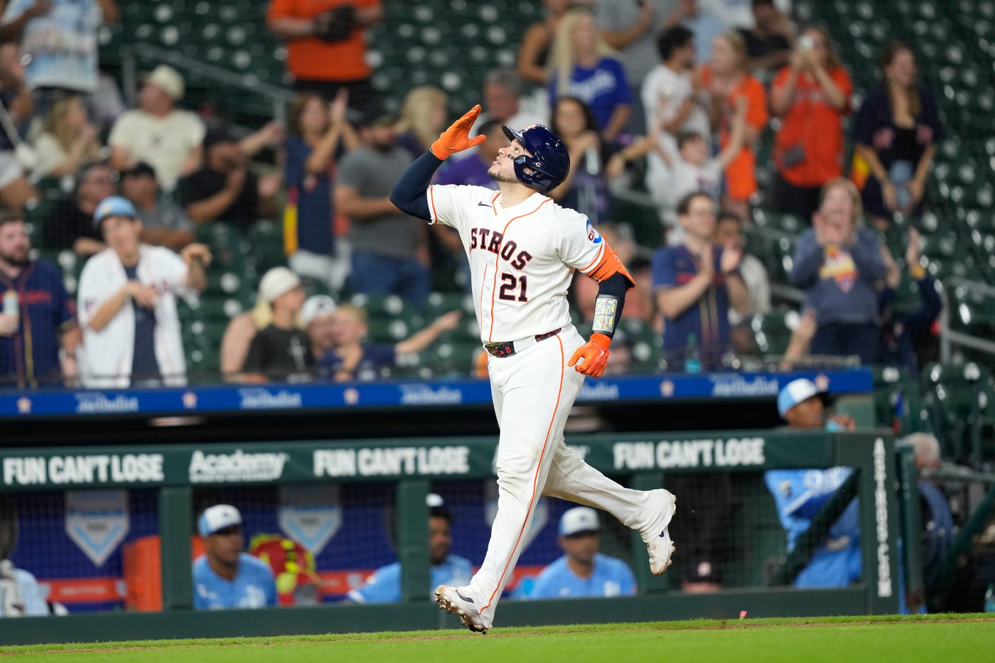 Rave and Massey homer as Royals beat Astros 5-2, dropping Houston into first-place tie with Texas | iNFOnews.ca