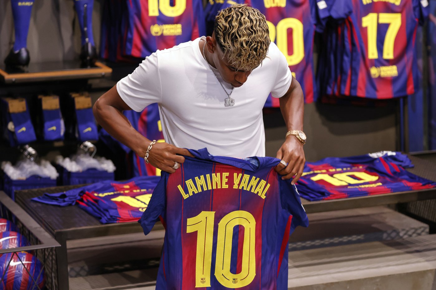 Lamine Yamal to wear Barcelona's iconic No. 10 jersey next season | iNFOnews.ca