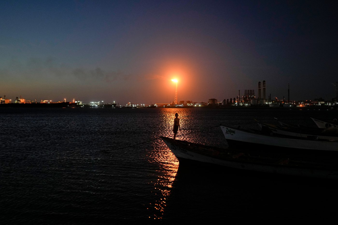 Photos show daily life along Venezuela’s oil coast after Maduro’s capture | iNFOnews.ca