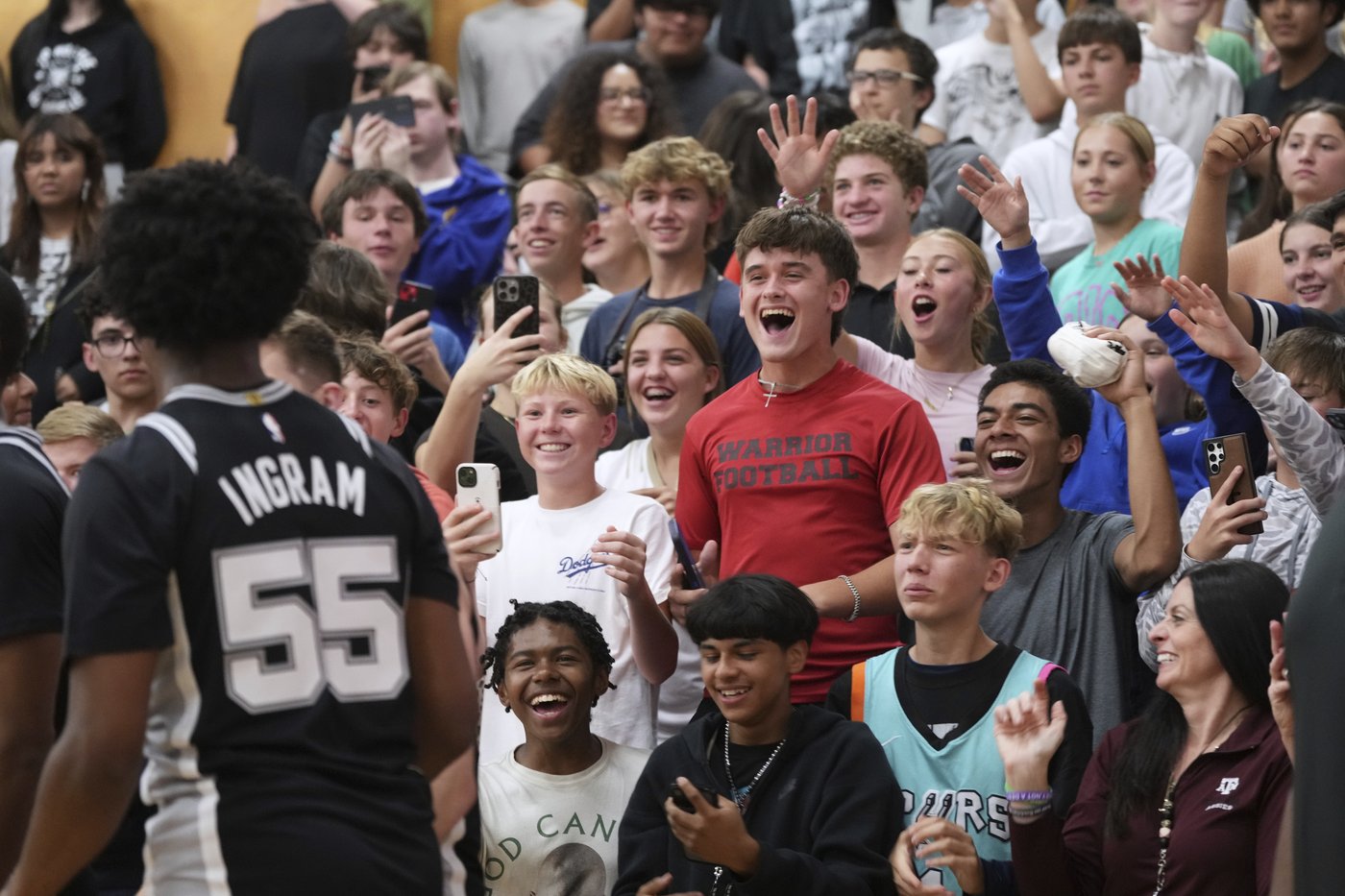 Spurs surprise central Texas students with visit after deadly flash flood | iNFOnews.ca Spurs surprise central Texas students with visit after deadly flash flood | iNFOnews.ca