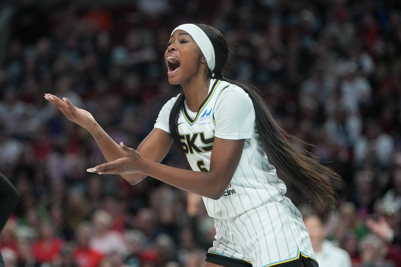 Chicago Sky forward Rickea Jackson tears ACL in her left knee | iNFOnews.ca