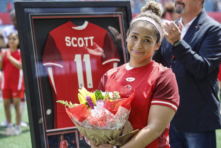 Vancouver Rise beat Ottawa Rapid 2-0 in Desiree Scott's regular-season home finale | iNFOnews.ca