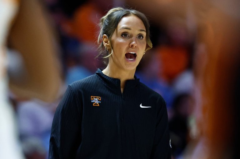 Tennessee drops 4 straight, faces No. 6 LSU and No. 5 Vanderbilt next after falling out of Top 25 | iNFOnews.ca