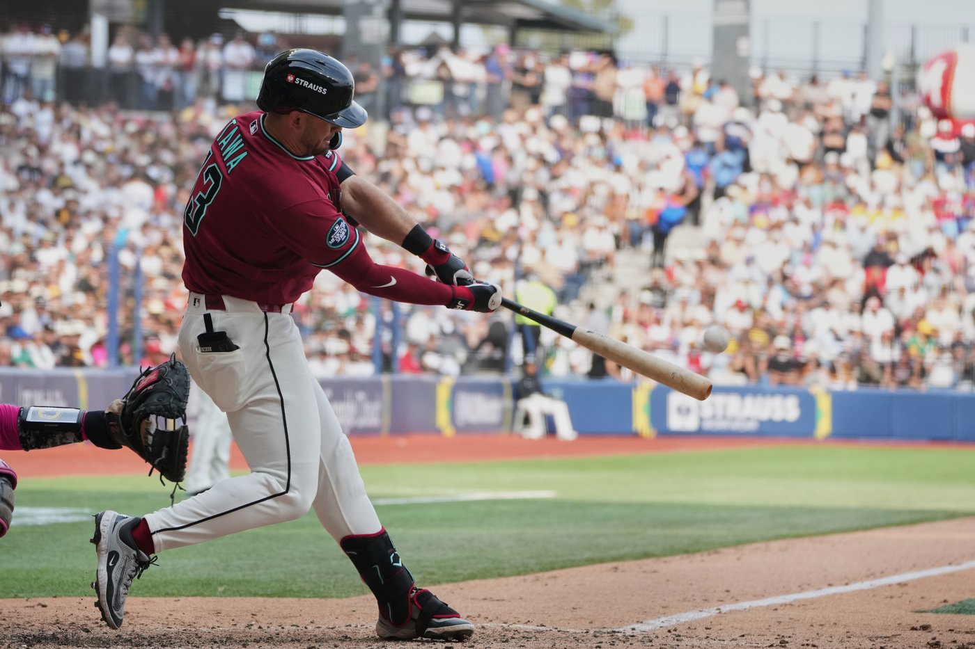Tawa's slam helps Diamondbacks rally from 5-run deficit to beat Padres 12-7 in Mexico City | iNFOnews.ca