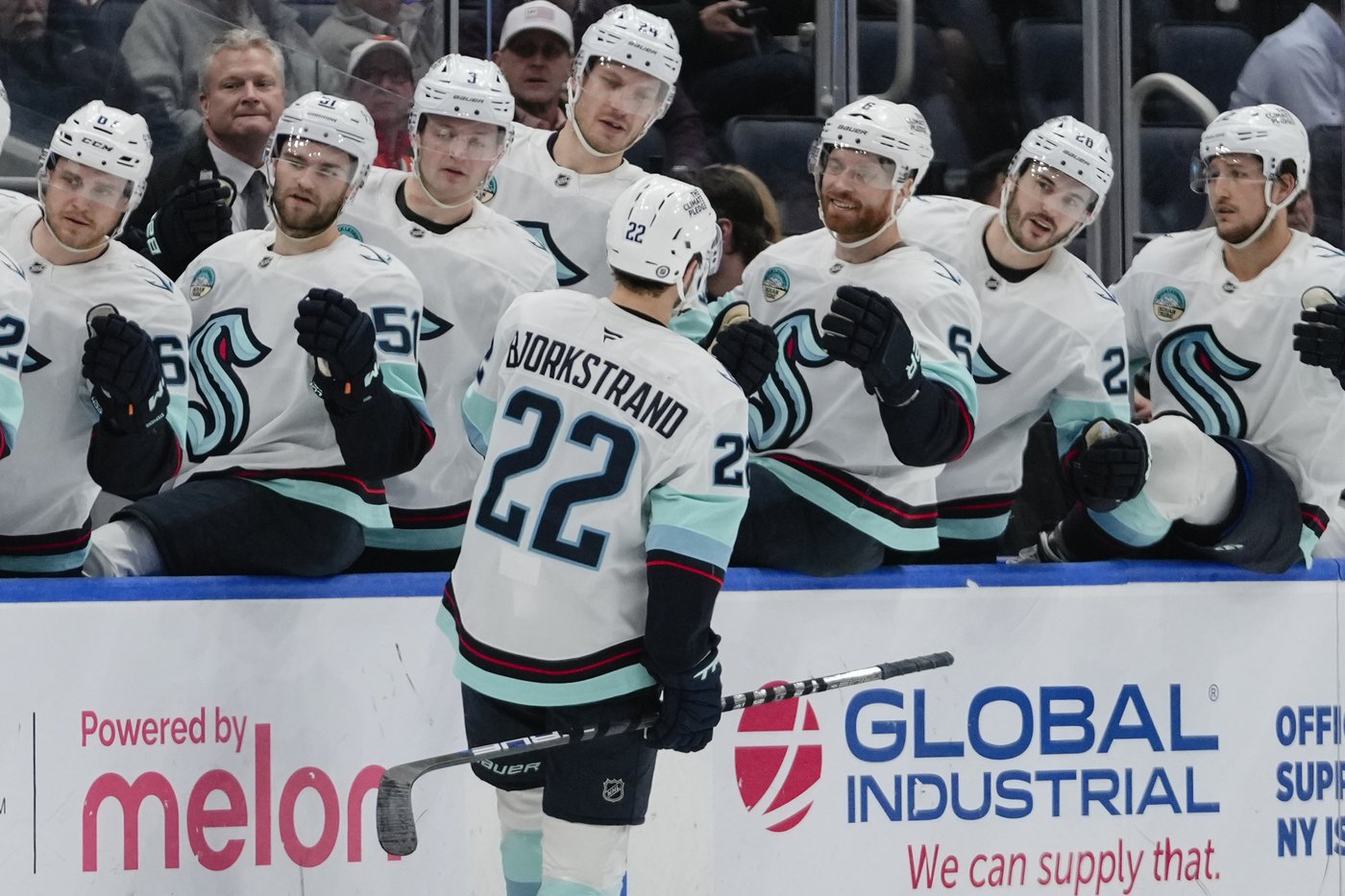 Dunn, Daccord lead Kraken to 5-2 win over Islanders | iNFOnews.ca