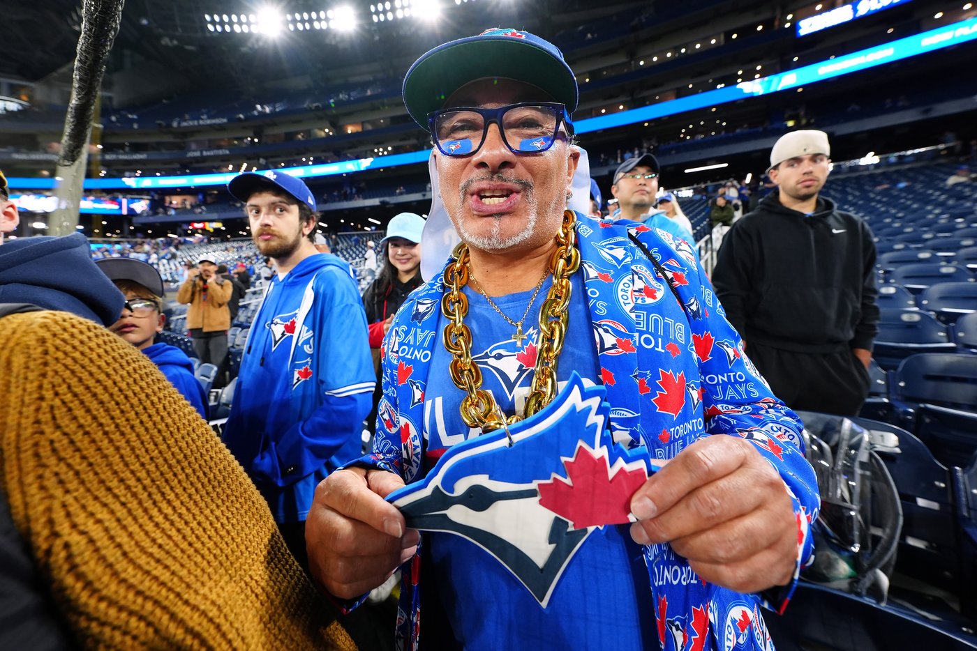 Dodgers beat Jays 5-1 in Game 2 of World Series | iNFOnews.ca