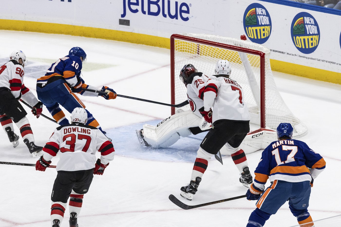 Jack Hughes scores second goal of night in OT as Devils rally to beat Islanders 4-3 | iNFOnews.ca