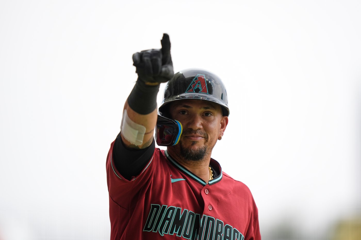 Tawa's slam helps Diamondbacks rally from 5-run deficit to beat Padres 12-7 in Mexico City | iNFOnews.ca