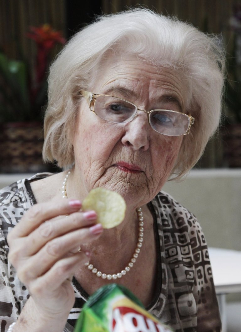North Dakota newspaper columnist whose Olive Garden review went viral dies at 99 | iNFOnews.ca